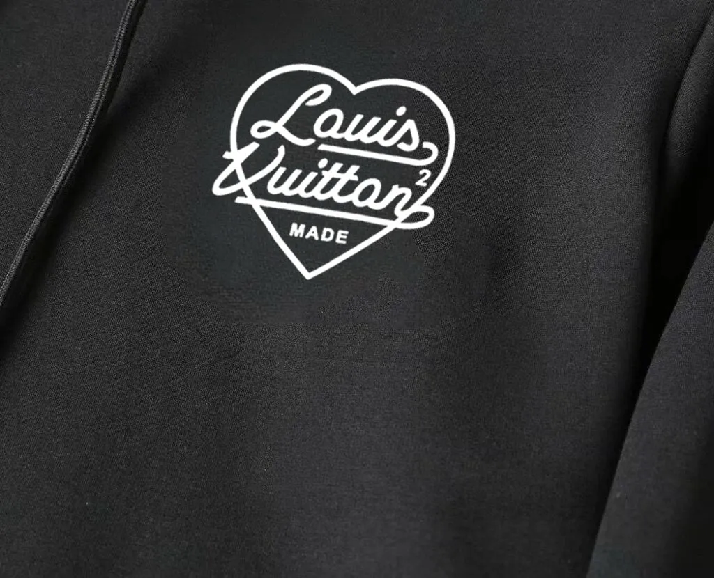 🅿️400 [LV Louis Vuitton] (Fat Man Gospel) hot-selling suit is coming. Focus on the original version of the official website. 2025 new hot-selling cardigan sweater suit. The original order is the best. 🇭🇰The meticulous work of top designers is dedicated to a fitting and perfect upper body effect. 100% natural high-quality Roman cotton, close-fitting comfort, noble and elegant! Original hardware embodies elegance and nobility! Counter size: M-5XL (maximum wear up to 220 pounds)